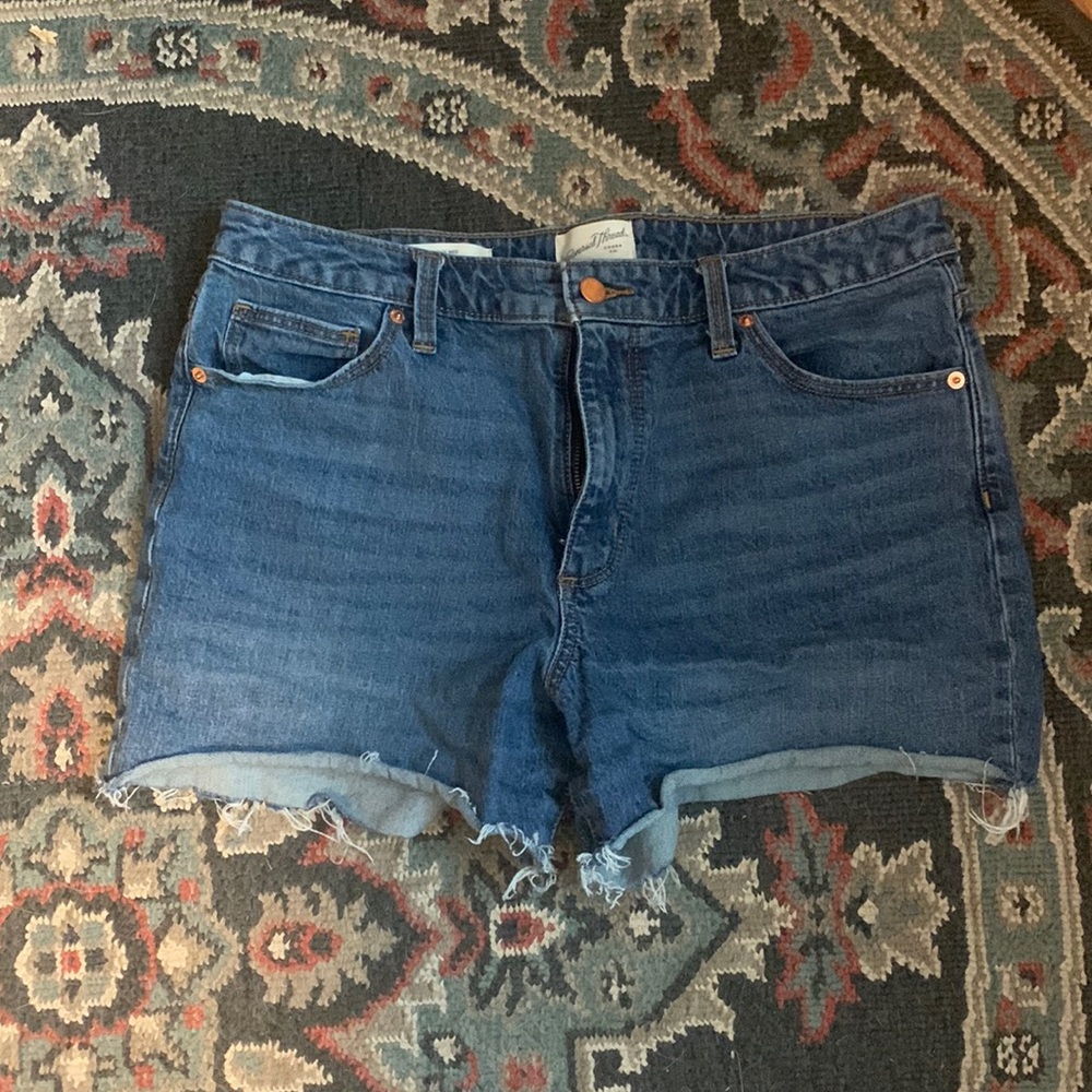 Universal Thread Shorts
